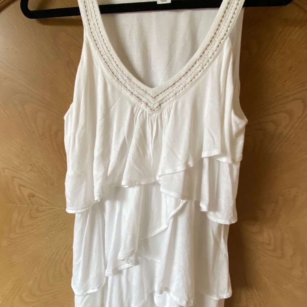 WHBM Wht ruffle top M - Picture 3 of 3